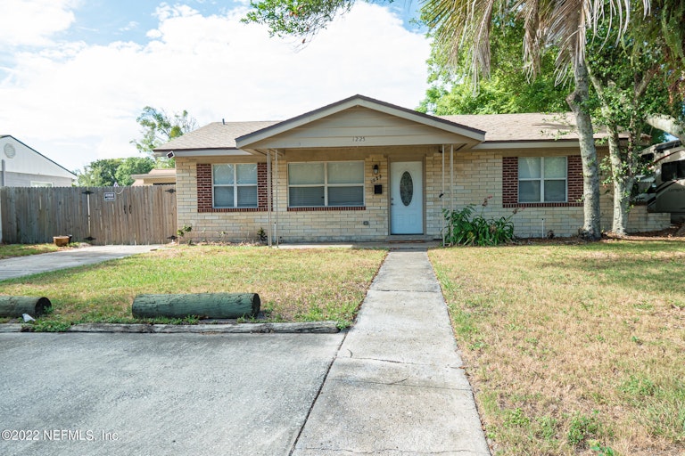 Photo 1 of 20 - 1225 15th Ave N, Jacksonville Beach, FL 32250