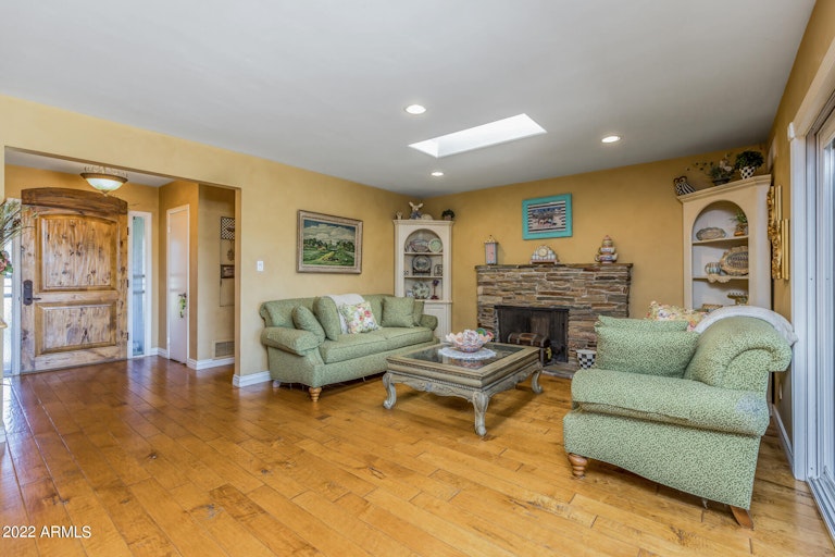 Photo 10 of 24 - 121 E Claremont St, Phoenix, AZ 85012