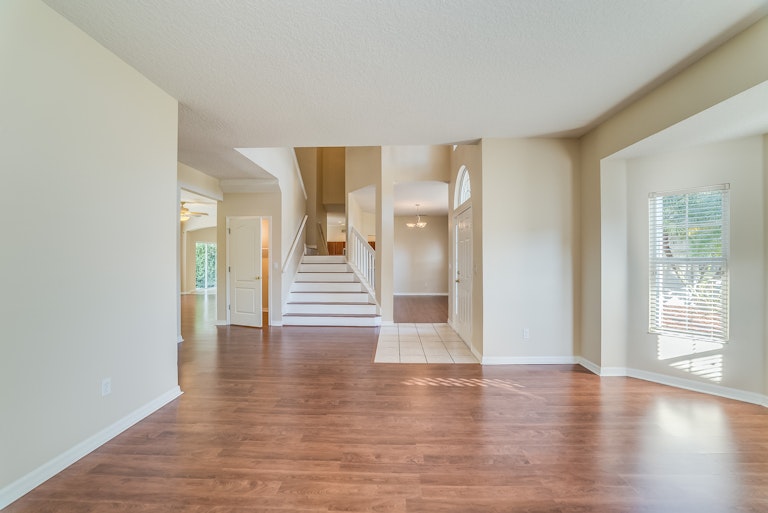 Photo 2 of 28 - 14250 Nottingham Way Cir, Orlando, FL 32828