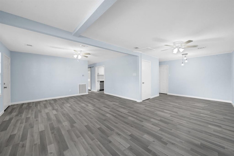 Photo 5 of 19 - 6302 Crane St, Houston, TX 77026