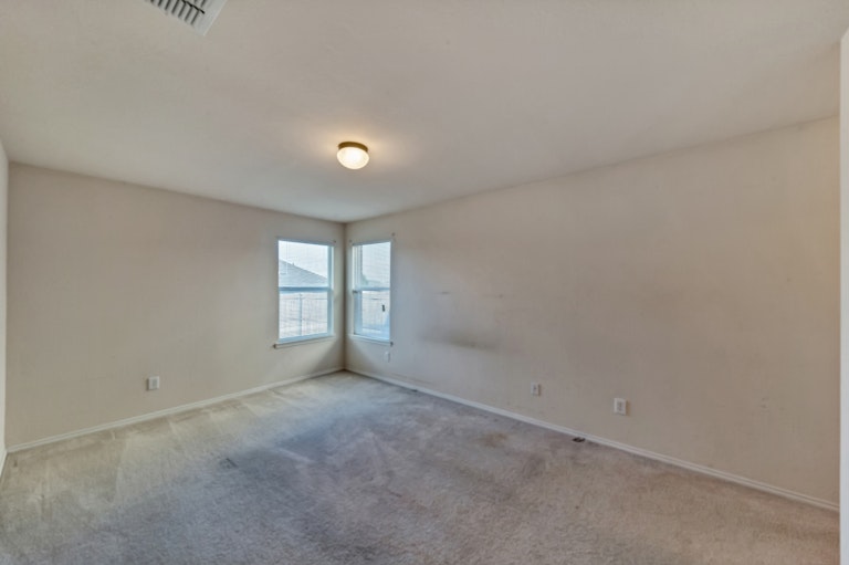 Photo 11 of 21 - 12508 Foxpaw Trl, Fort Worth, TX 76244