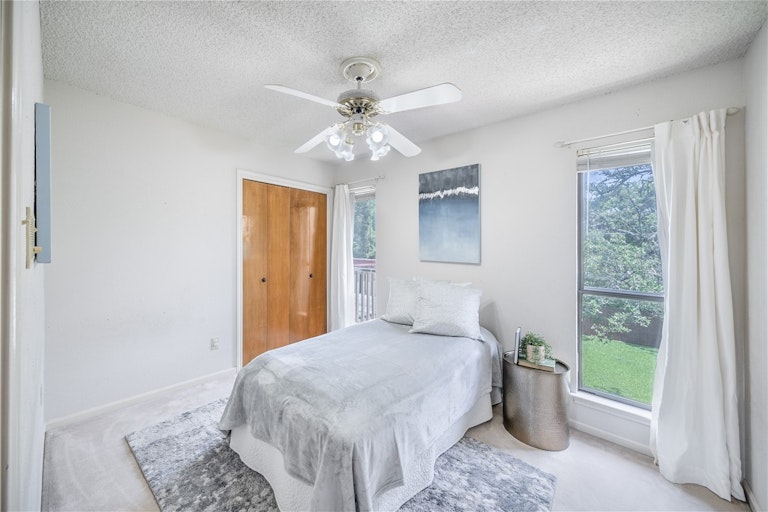 Photo 18 of 37 - 1501 Wilson Heights Dr, Austin, TX 78746