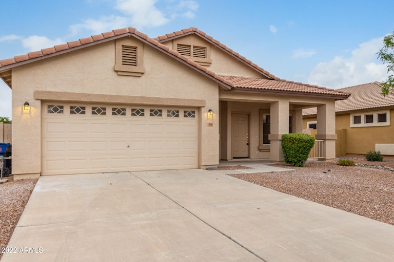 Photo 4 of 32 - 1951 E Shannon St, Gilbert, AZ 85295