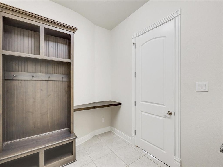 Photo 31 of 39 - 11121 Smoky Oak Ct, Argyle, TX 76226