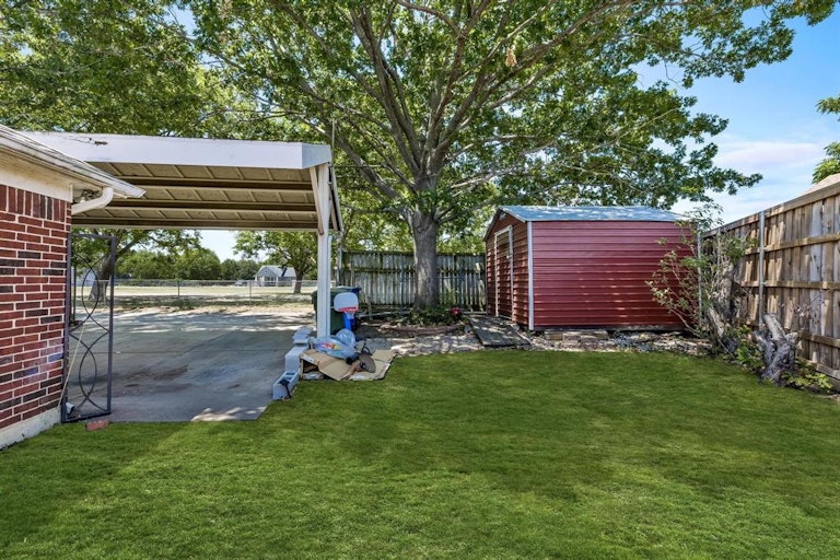 Photo 35 of 39 - 1702 Prairie Creek Ct, Garland, TX 75040