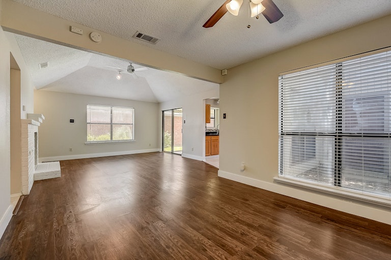 Photo 23 of 30 - 1502 Windmill Ln, Mesquite, TX 75149