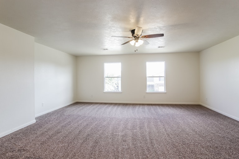 Photo 5 of 28 - 16611 Burnell Oaks Ln, Houston, TX 77090