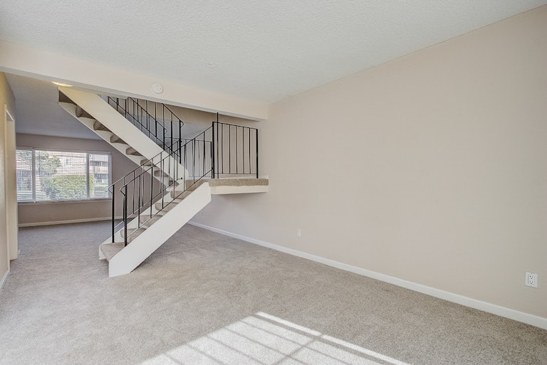 Photo 20 of 39 - 7572 Burgoyne Ln, Sacramento, CA 95823