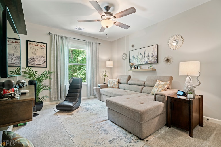 Photo 18 of 28 - 5729 Westin Cir, Flowery Branch, GA 30542
