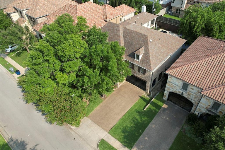 Photo 37 of 40 - 6624 Sondra Dr, Dallas, TX 75214