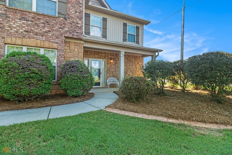 Photo 30 of 33 - 100 Belgian Ct, Hampton, GA 30228