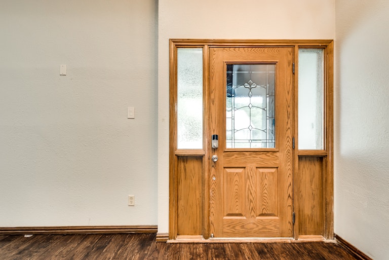 Photo 13 of 30 - 3421 Castle Rock Ln, Garland, TX 75044