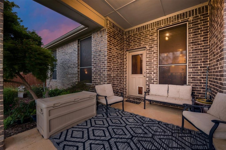 Photo 30 of 38 - 2222 Fallbrooke Dr, Grand Prairie, TX 75050