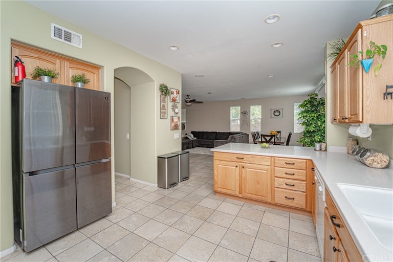Photo 17 of 36 - 3982 Barbury Palms Way, Perris, CA 92571