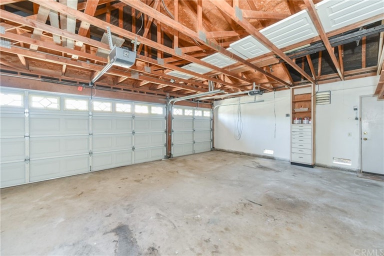 Photo 18 of 46 - 184 Cannon Rd, Riverside, CA 92506