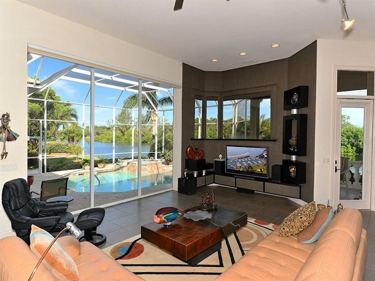 Photo 11 of 25 - 3348 Sabal Cove Ln, Longboat Key, FL 34228