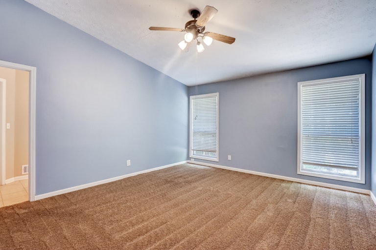Photo 7 of 23 - 690 Paris Dr, Lawrenceville, GA 30043