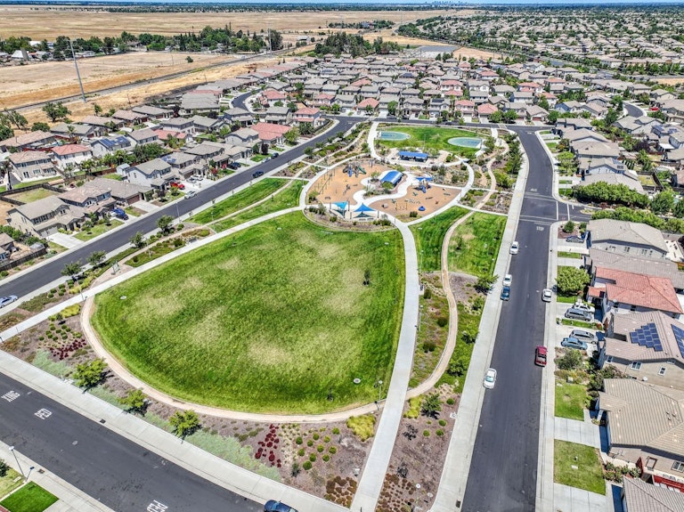Photo 31 of 35 - 4848 Ammolite Way, Elk Grove, CA 95757