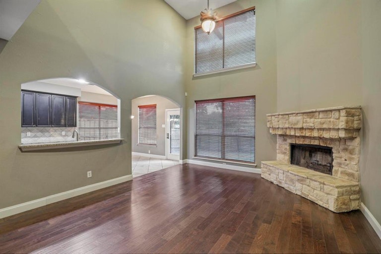 Photo 10 of 38 - 2921 Pioneer Park Dr, Flower Mound, TX 75022