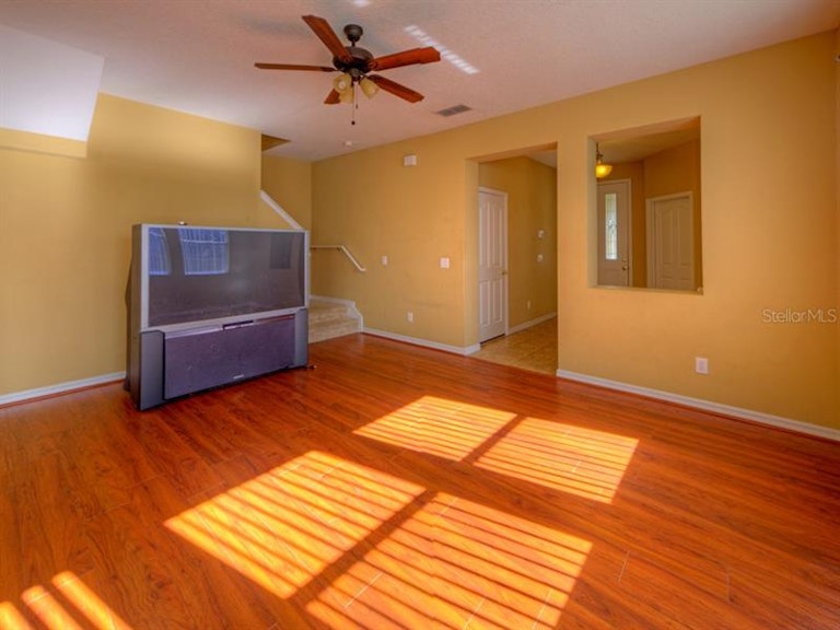 Photo 5 of 25 - 542 Penny Royal Pl, Oviedo, FL 32765