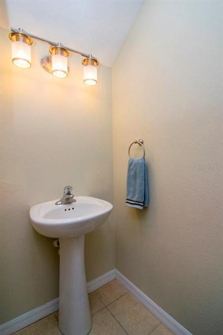 Photo 16 of 20 - 1287 Sawgrass St, Clearwater, FL 33755