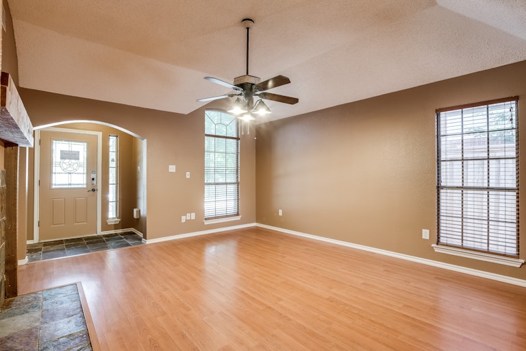 Photo 10 of 29 - 720 Ridgemont Dr, Allen, TX 75002