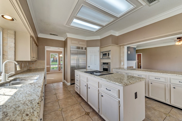 Photo 7 of 28 - 8029 Dusty Way, Fort Worth, TX 76123