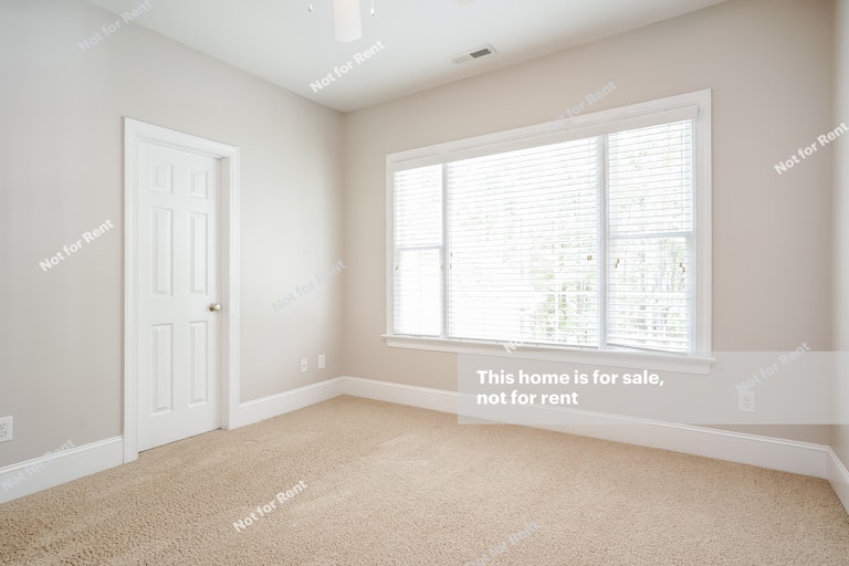 Photo 10 of 25 - 7405 Oriole Dr, Wake Forest, NC 27587