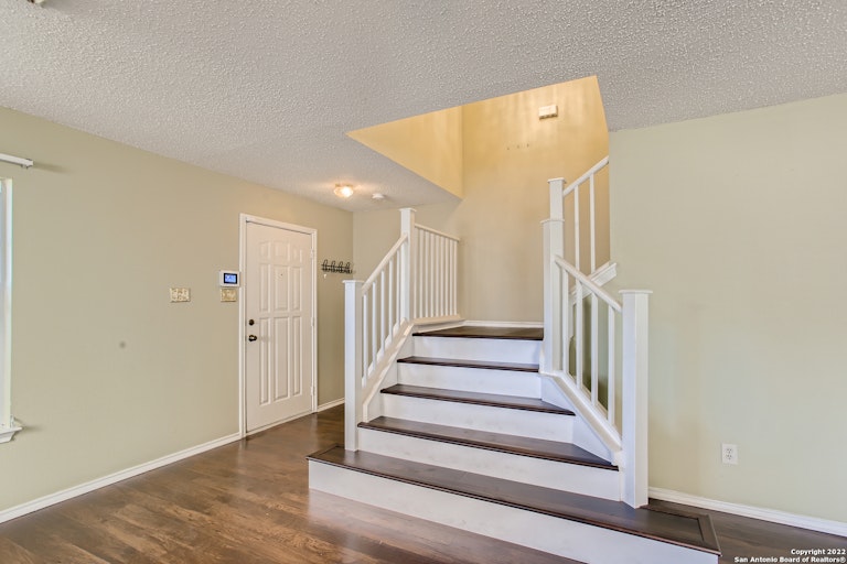Photo 5 of 29 - 5210 Erickson Blf, San Antonio, TX 78247