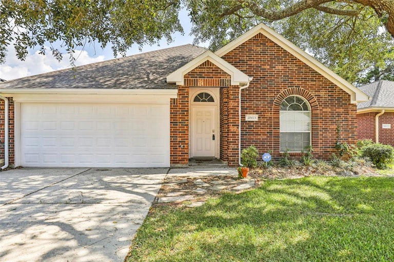 Photo 3 of 30 - 20023 Atasca Villas Dr, Humble, TX 77346