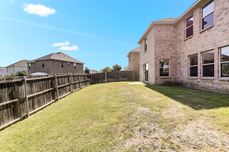 Photo 25 of 25 - 112 Matamoros St, Grand Prairie, TX 75051