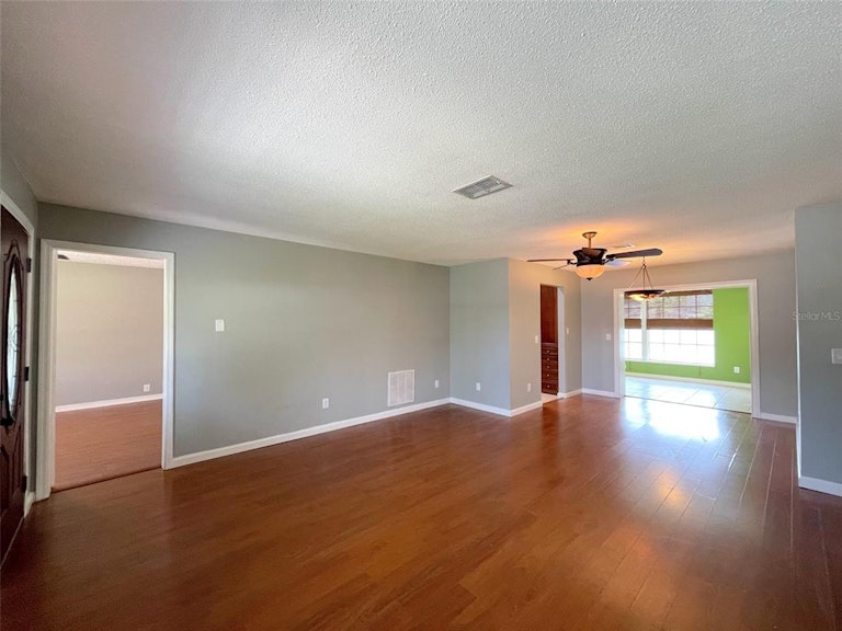 Photo 2 of 33 - 415 Maplewood Cir, Oldsmar, FL 34677