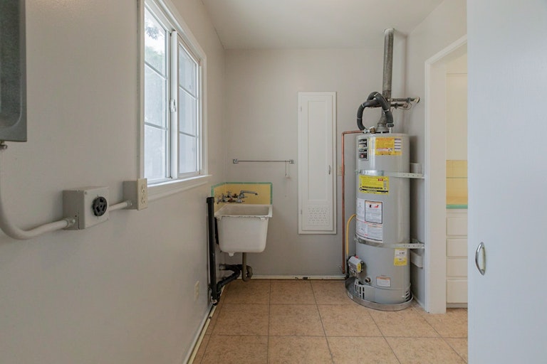 Photo 20 of 22 - 9823 Mango Dr, Fontana, CA 92335