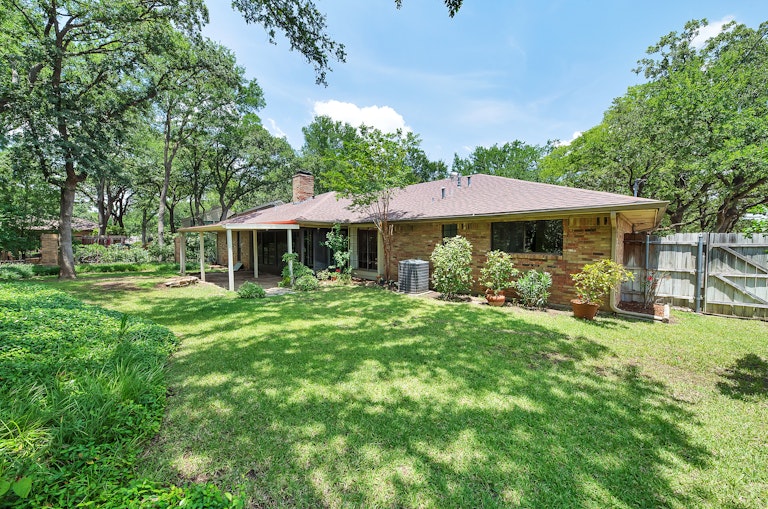 Photo 32 of 32 - 2233 Stafford Dr, Arlington, TX 76012