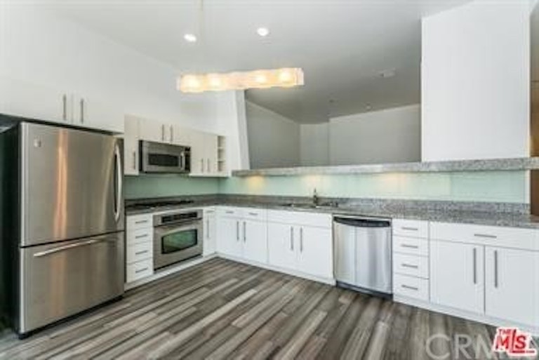 Photo 2 of 14 - 1100 Wilshire Blvd #2010, Los Angeles, CA 90017