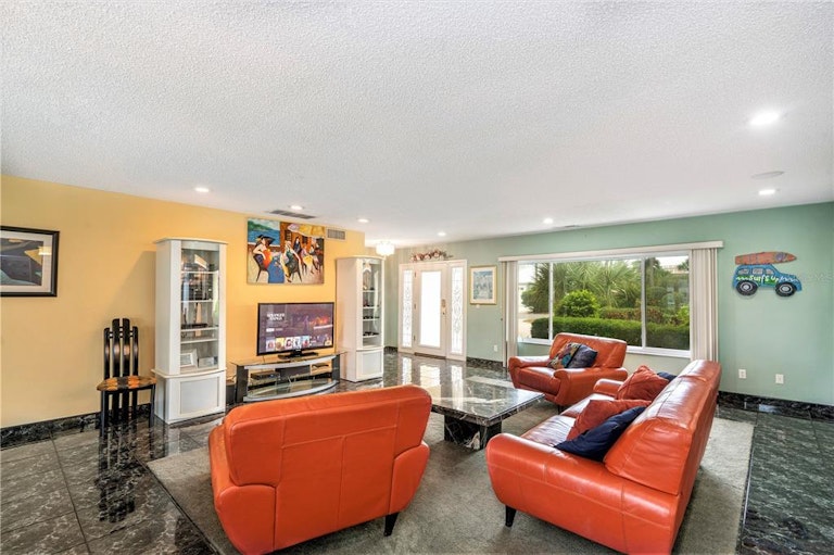 Photo 10 of 79 - 136 Bayside Dr, Clearwater Beach, FL 33767