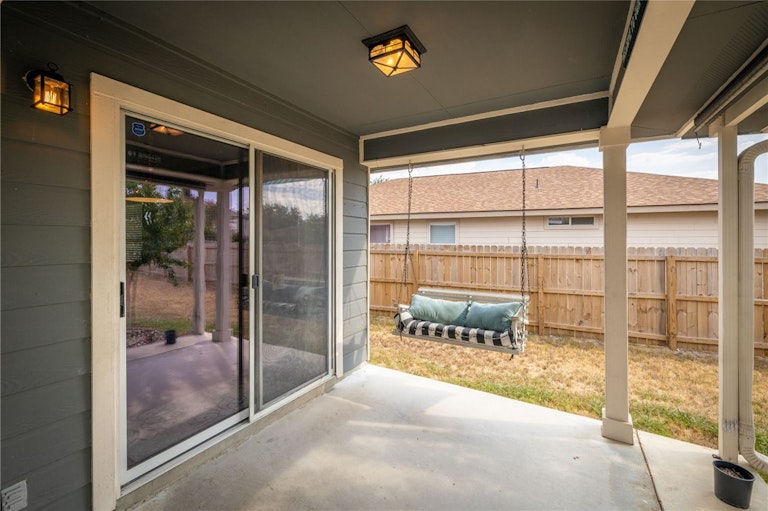 Photo 26 of 40 - 376 Solitaire Path, New Braunfels, TX 78130
