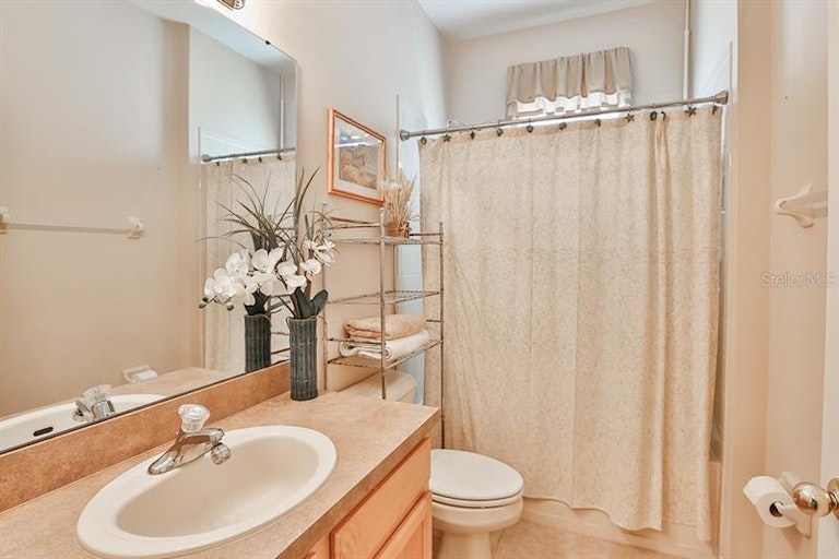 Photo 17 of 24 - 5209 Clover Mist Dr, Apollo Beach, FL 33572
