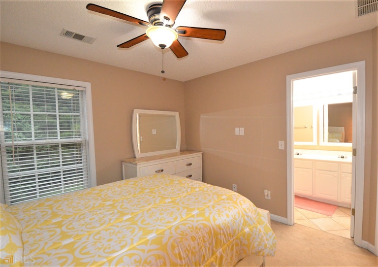 Photo 33 of 55 - 3404 Spindletop Dr NW, Kennesaw, GA 30144