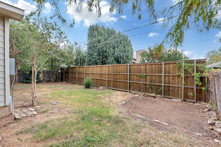 Photo 21 of 21 - 6401 Mercedes Dr, Arlington, TX 76001