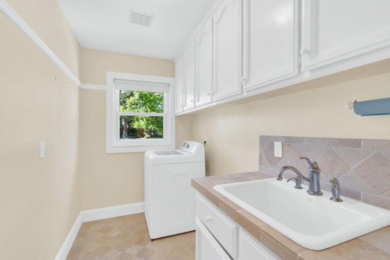 Photo 24 of 44 - 9245 Laguna Lake Way, Elk Grove, CA 95758