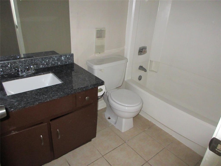 Photo 12 of 16 - 9009 Richmond Ave #400, Houston, TX 77063