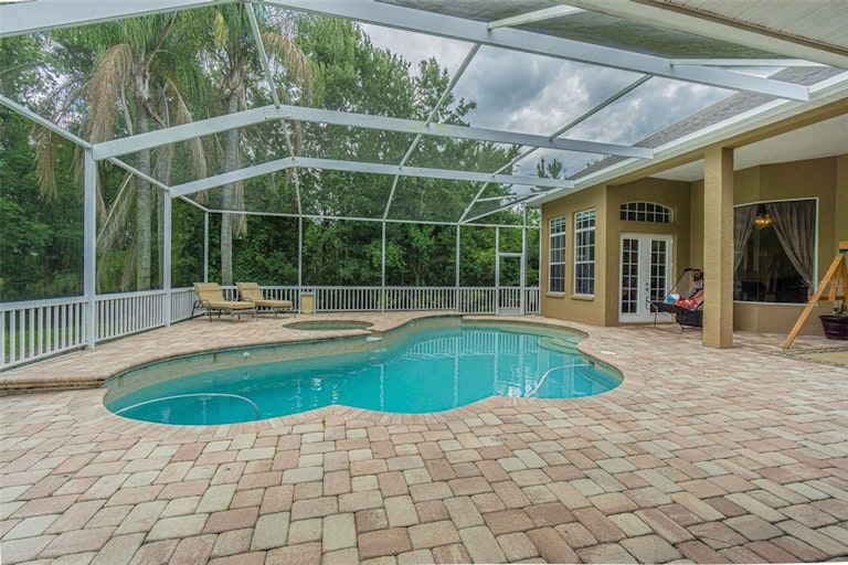 Photo 33 of 36 - 1462 Kensington Woods Dr, Lutz, FL 33549