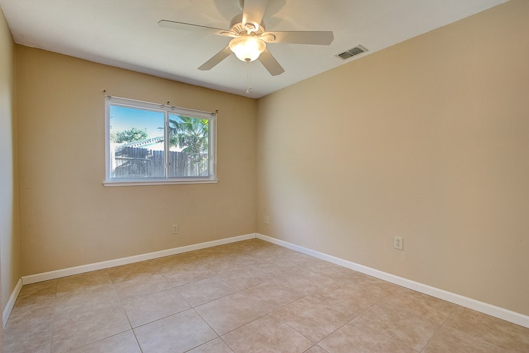 Photo 22 of 30 - 7863 Deer Creek Dr, Sacramento, CA 95823