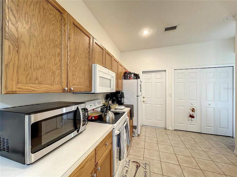 Photo 23 of 59 - 11013 Blaine Top Pl, Tampa, FL 33626