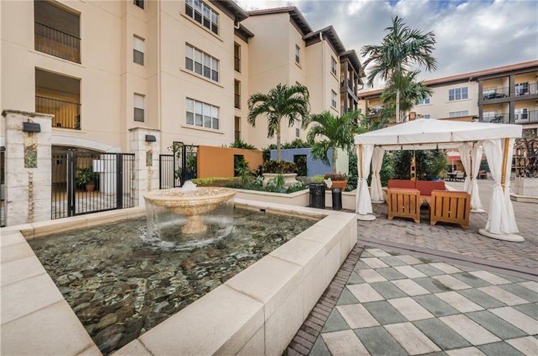 Photo 4 of 21 - 100 4th Ave S #229, Saint Petersburg, FL 33701