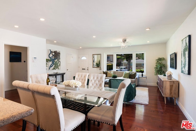Photo 16 of 42 - 14931 Otsego St, Sherman Oaks, CA 91403