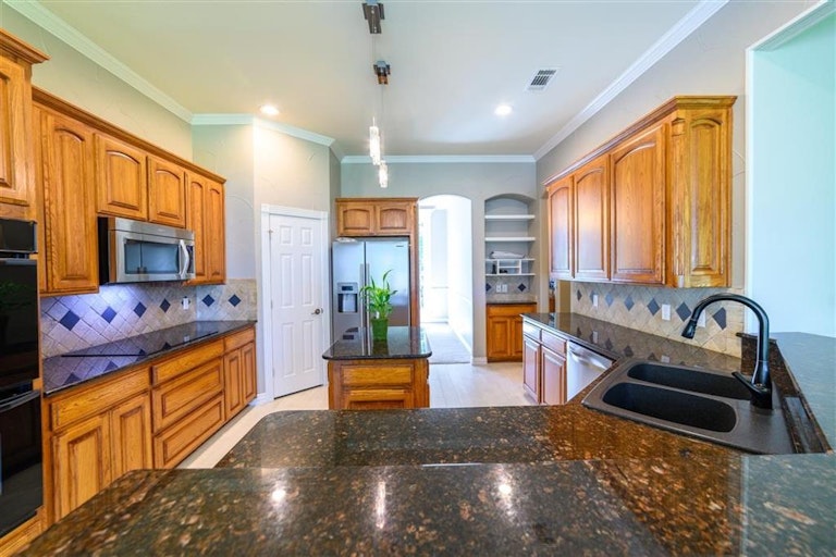 Photo 10 of 40 - 575 Chandler Dr, Aledo, TX 76008