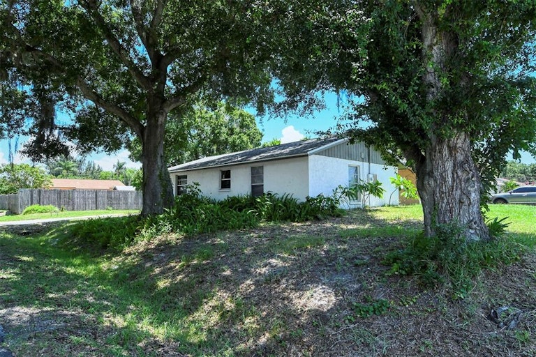 Photo 22 of 67 - 1720 Chester Ave, Sarasota, FL 34234