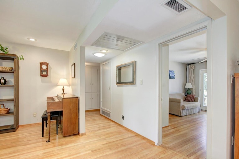 Photo 34 of 87 - 4501 Moddison Ave, Sacramento, CA 95819